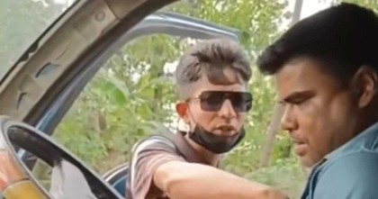 হঠাৎ মোটরসাইকেলে এসে ‘পুলিশ পরিচয়ে’ বুকে পিস্তল ঠেকিয়ে ছিনতাই