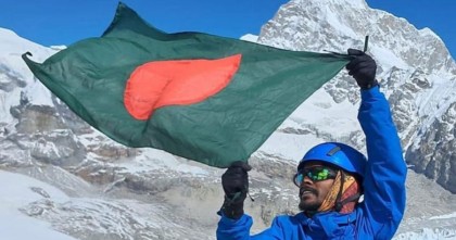 বিশ্বরেকর্ড গড়ে এভারেস্টচূড়ায় উঠলেন শাকিল