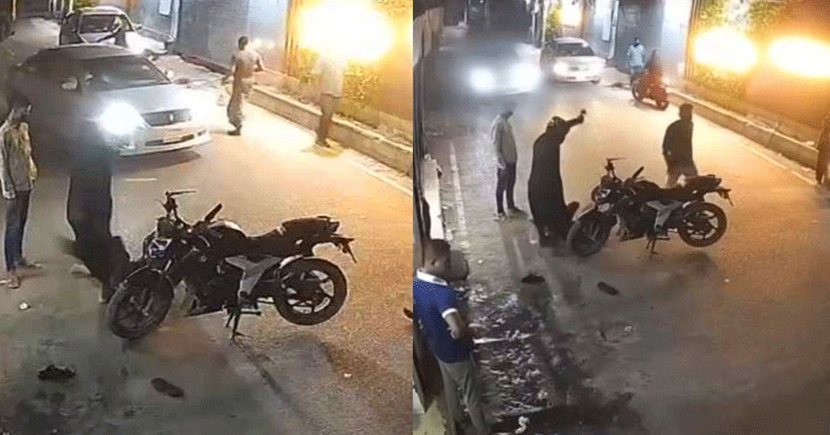 ধানমন্ডিতে এক যুবককে কোপানোর ভিডিও ভাইরাল
