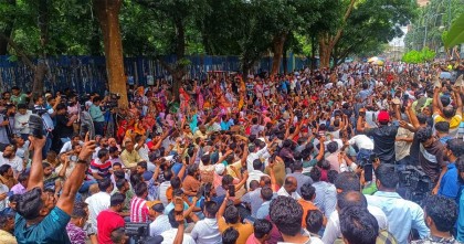 এবার ঢাকা অচলের হুঁশিয়ারি ইশরাকের সমর্থকদের