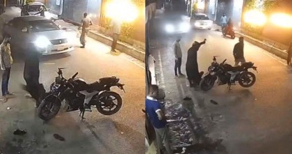 ধানমন্ডিতে এক যুবককে কোপানোর ভিডিও ভাইরাল