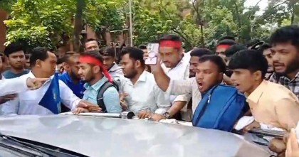 অটোপাসের দাবিতে জাতীয় বিশ্ববিদ্যালয়ের উপাচার্যের ওপর হামলা