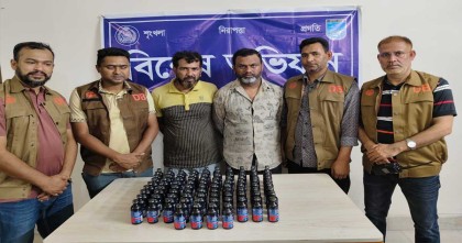 সাভারে ৯৪ বোতল ফেনসিডিল সহ দুই মাদক কারবারি গ্রেফতার 
