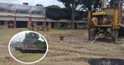 পলিথিনে স্কুল ঢেকে রাস্তা নির্মান, কালো ধোঁয়ায় ক্লাস ছুটি