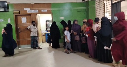 ঘাটাইল স্বাস্থ্য কমপ্লেক্সে নেই সময়জ্ঞান, শিশু-বয়স্কদের দুর্ভোগ চরমে