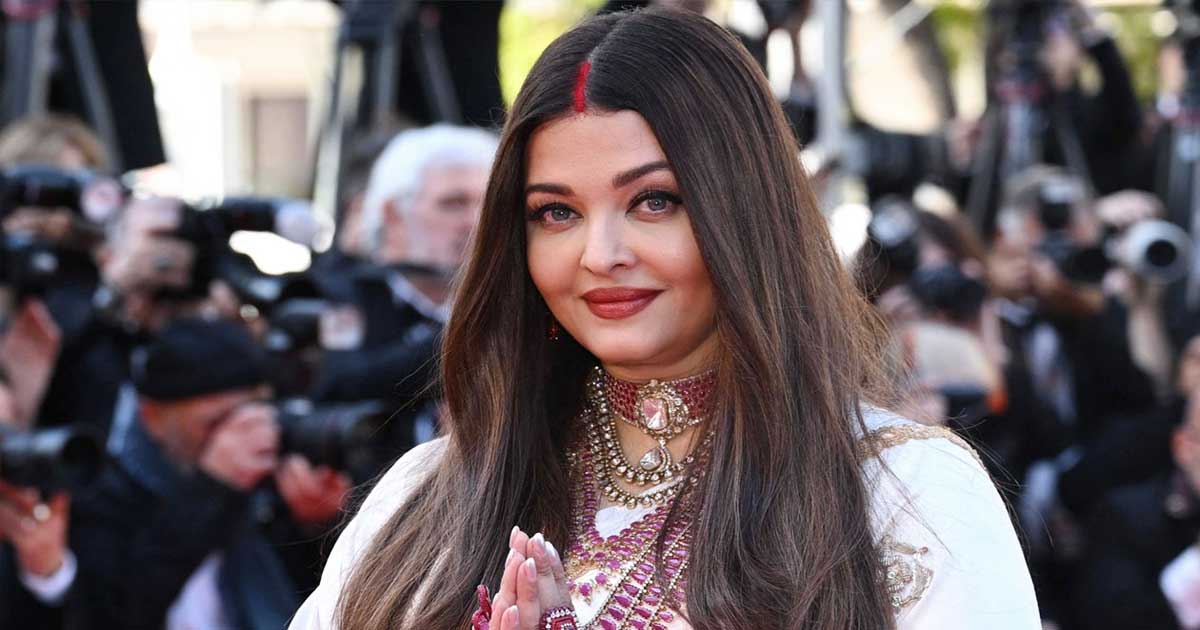 বিচ্ছেদ জল্পনা মিথ্যা প্রমাণ করতে সিঁথিতে সিঁদুর দিয়ে ঐশ্বরিয়া