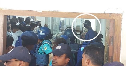 কন্ঠশিল্পী মমতাজের ৬ দিনের রিমান্ড, আদালতে ডিম ও জুতা নিক্ষেপ