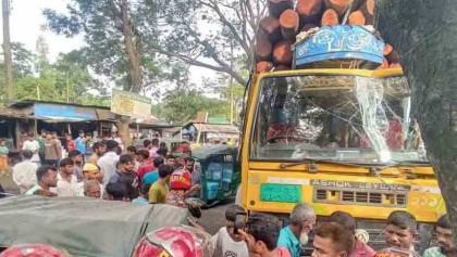 ভৈরবে বাজারের ভেতর ঢুকে গেল ট্রাক, নিহত ২