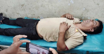 সিংগাইরে অবৈধভাবে কৃষি জমির মাটি কাটার প্রতিবাদ করায় যুবকের ওপর হামলা