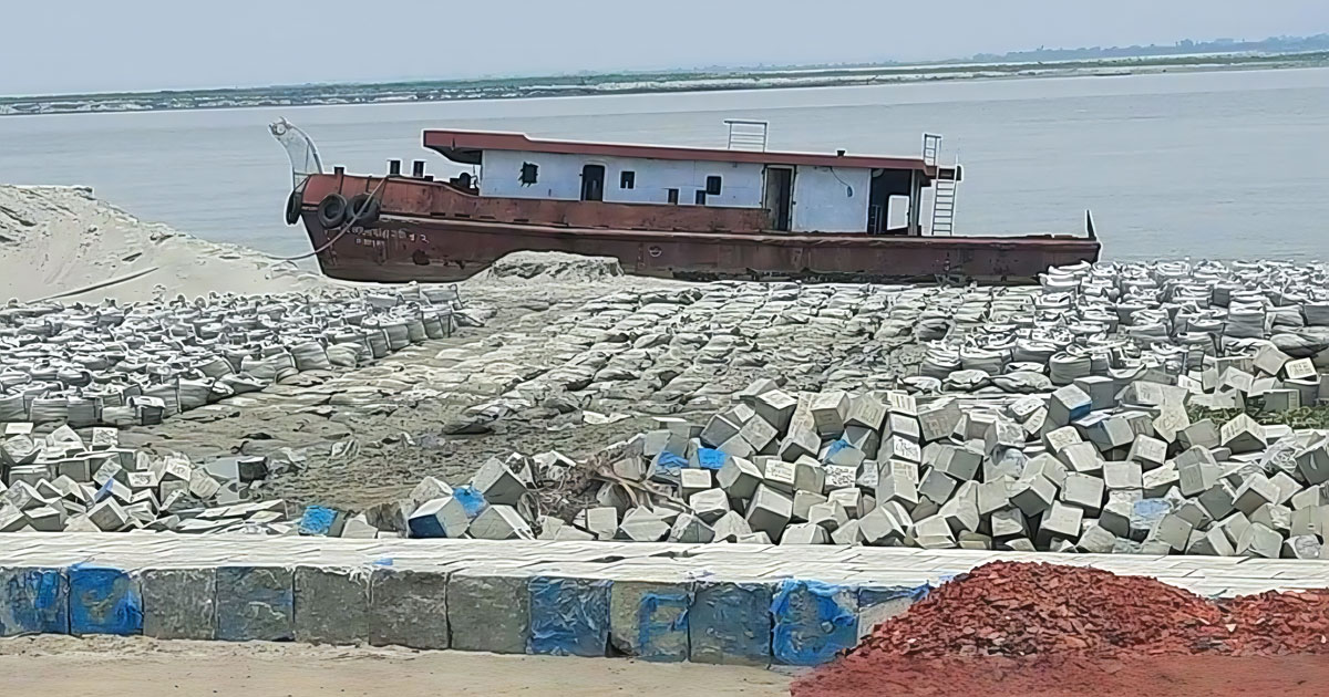 যমুনা তীর রক্ষা প্রকল্পে ধীরগতি ও অনিয়ম, বর্ষার আগে তড়িঘড়ি