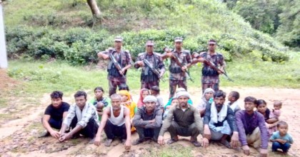 ২১ বাংলাদেশিকে কমলগঞ্জ সীমান্তে পুশইন করলো বিএসএফ