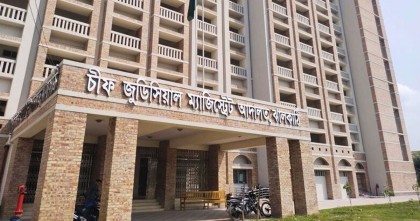 ঝালকাঠি আদালতে শরীরে কেরোসিন ঢেলে আগুন দেওয়ার চেষ্টা 