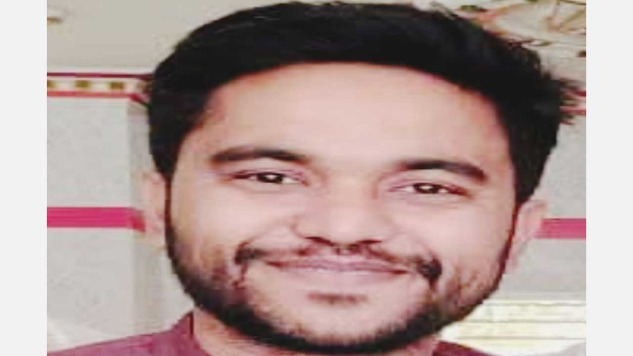 সাভার পৌর সভার পশুর হাটের ইজারা পেলেন ছাত্রদল নেতা 
