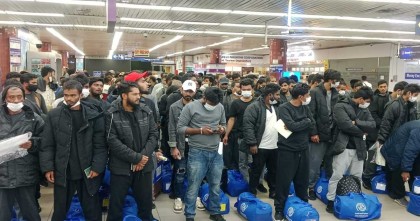 লিবিয়া থেকে দেশে ফিরলেন ১৫০ বাংলাদেশি