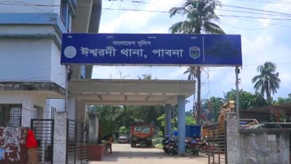 মহাসড়কে ব্যারিকেড দিয়ে অস্ত্রের মুখে ট্রাকসহ ১৭টি গরু নিয়ে গেল ডাকাতদল