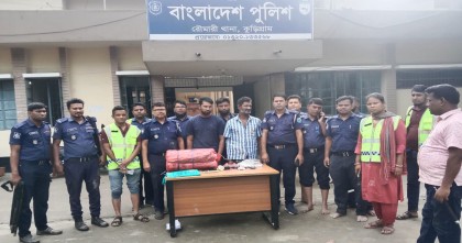 মাদক ব‌্যবসায়ীদের থানায় নিতে পুলিশের ৮ রাউন্ড ফাঁকা গুলি