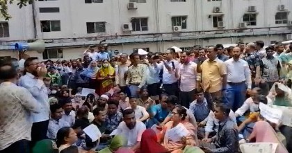 সরকারি চাকরি অধ্যাদেশ বাতিলের দাবি: প্রধান উপদেষ্টা জাপান থেকে ফিরলে সিদ্ধান্ত