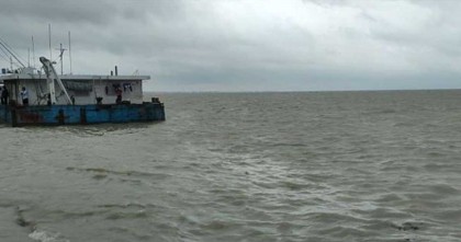 দৌলতদিয়া-পাটুরিয়া নৌরুটে ফেরি চলাচল বন্ধ
