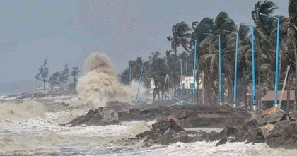 উপকূল অতিক্রম করেছে গভীর নিম্নচাপ, জলোচ্ছ্বাসের শঙ্কা