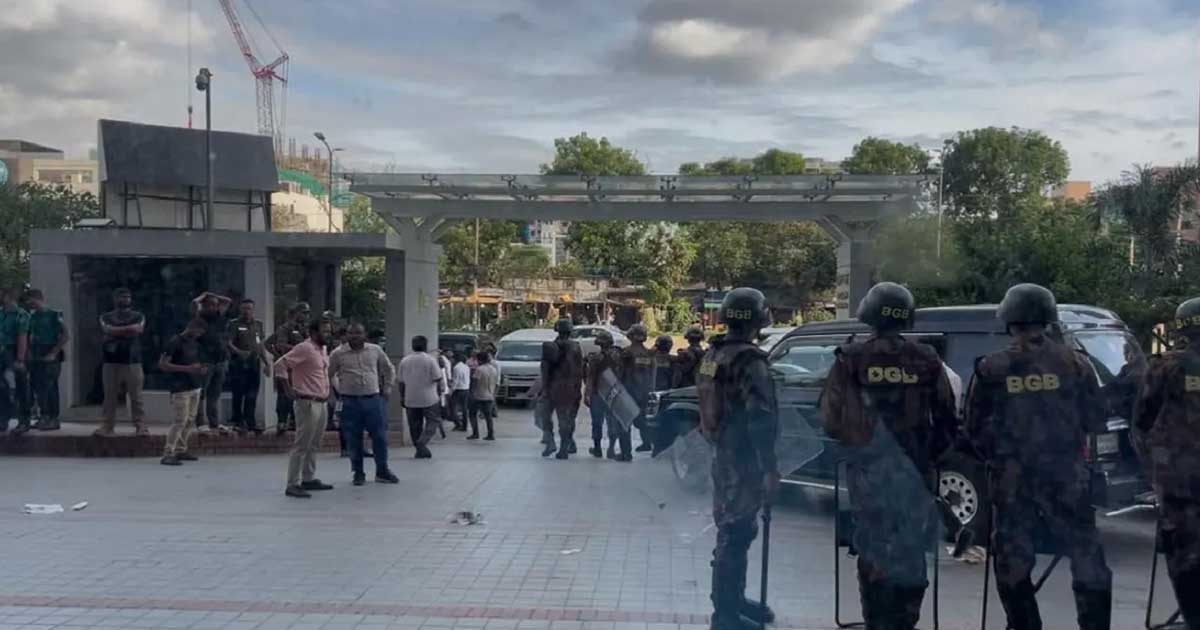 বিশেষ নিরাপত্তায় দপ্তরে এলেন এনবিআর চেয়ারম্যান