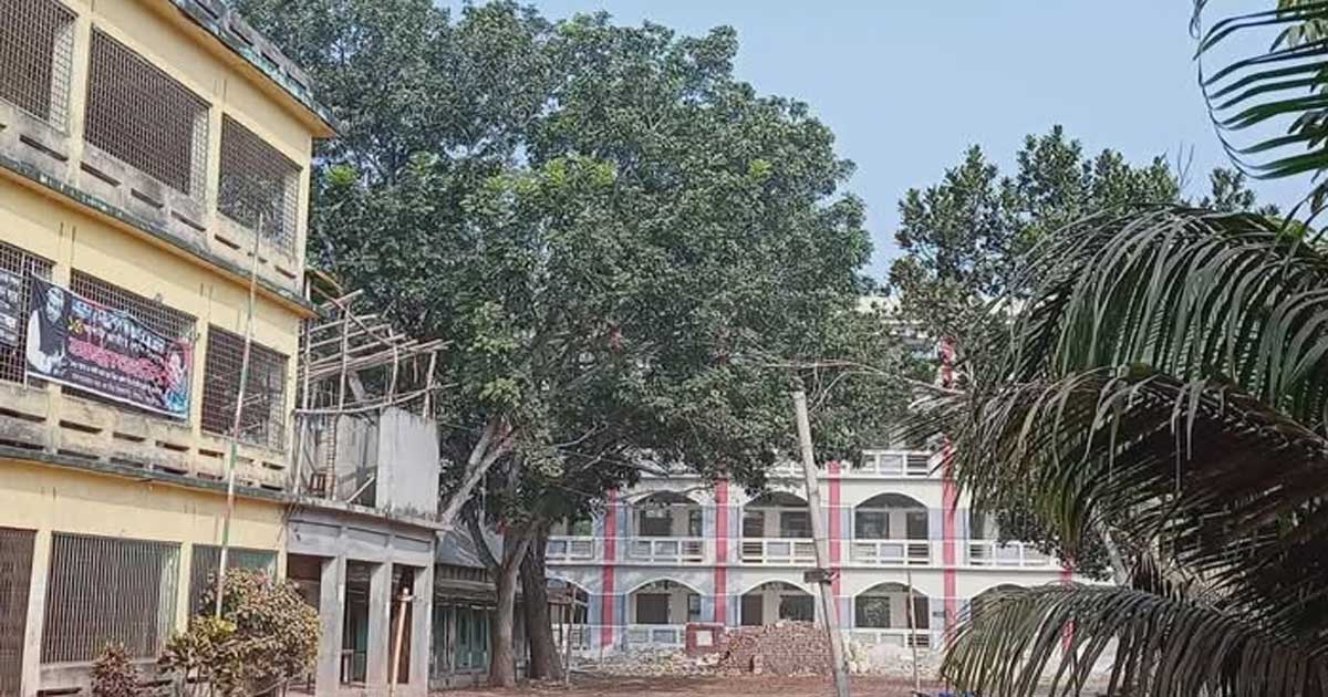 মাদারীপুরে শিবচরে এসএসসির ব্যবহারিক পরীক্ষার জন্য টাকা আদায়ের অভিযোগ