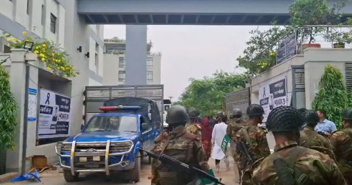 গাজীপুরে শ্রমিক-পুলিশ সংঘর্ষ, পুলিশসহ আহত অর্ধশতাধিক