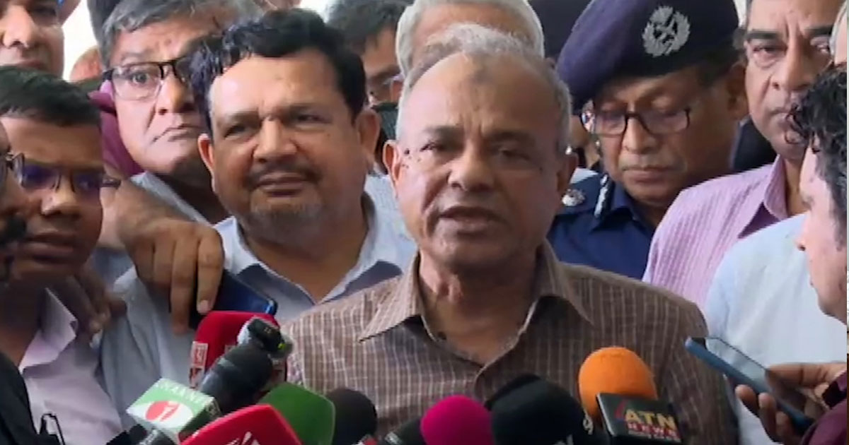 ঈদ যাত্রায় বাস মালিকরা সরকার নির্ধারিত ভাড়ার বাইরে নেবে না: স্বরাষ্ট্র উপদেষ্টা