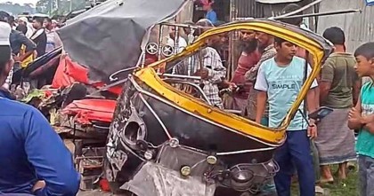 ফরিদপুরে সড়ক দুর্ঘটনায় ৫ জন নিহত