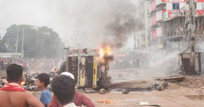 কুমিল্লা-সিলেট মহাসড়কে ট্রাক উল্টে ২ শতাধিক সিলিন্ডার বিস্ফোরণ