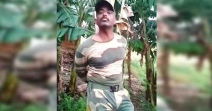 চাঁপাইনবাবগঞ্জ সীমান্তে জনতার হাতে আটক বিএসএফ সদস্য