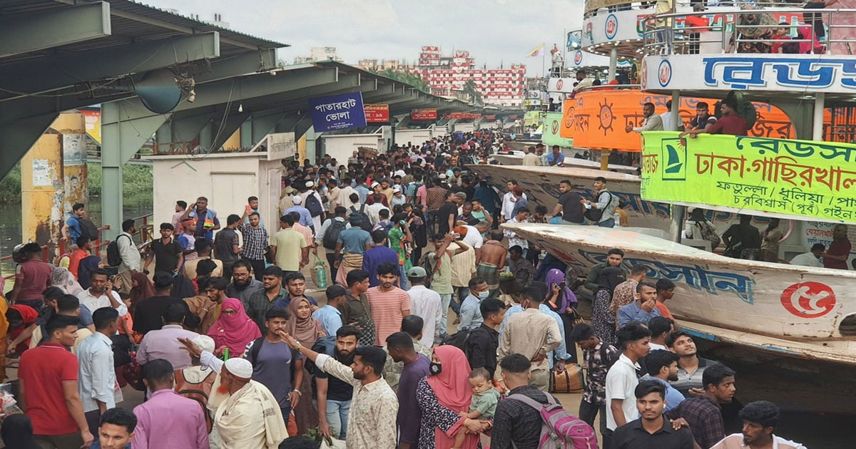 ঈদযাত্রায় চাপ থাকলেও স্বস্তিতে ঘরমুখী মানুষ