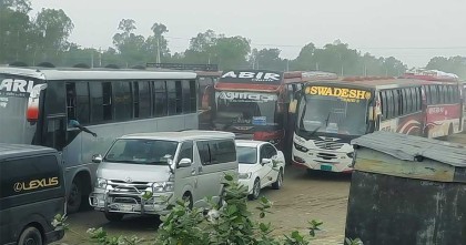 যমুনা সেতুর পশ্চিমপাড়ে যানজট, ঈদযাত্রায় চরম দুর্ভোগে ঘরমুখো মানুষ