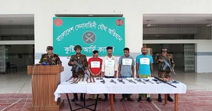 ৬টি বিদেশি পিস্তল সহ শীর্ষ সন্ত্রাসী লিপটন আটক, এলাকায় আনন্দ মিছিল 