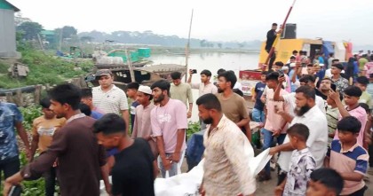 ফেরি থেকে পড়ে অটোরিকশাসহ নিখোঁজ দুই নারীর মরদেহ উদ্ধার