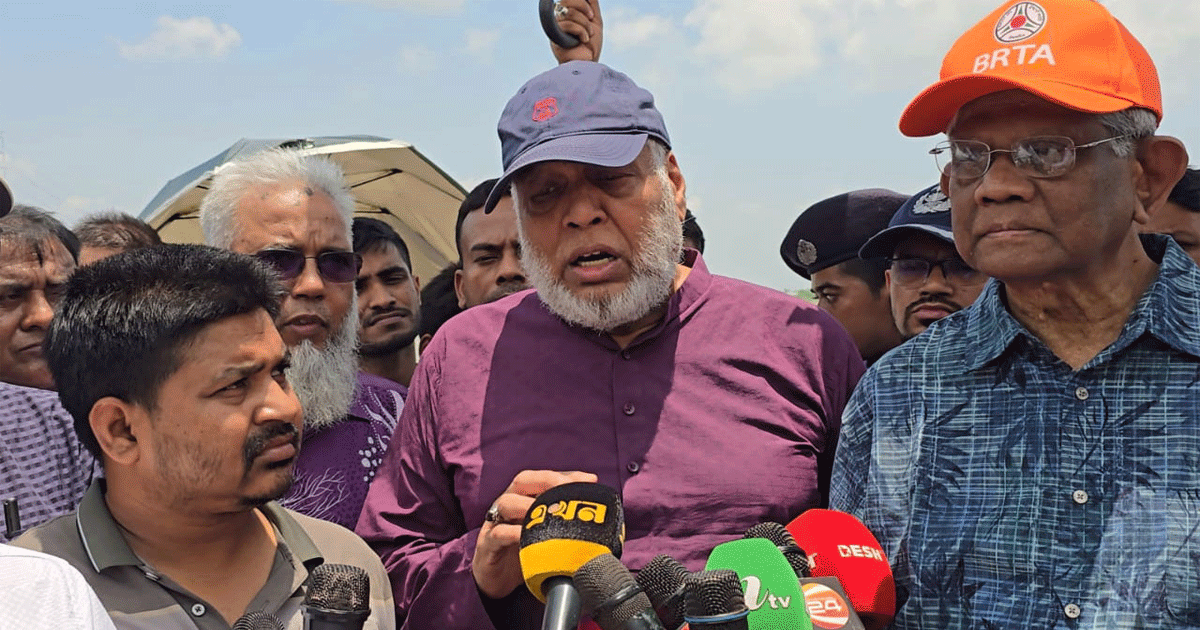 ড্রেজার চালানোর ফলে পদ্মা নদীর আশপাশের এলাকায় ভাঙন দেখা দিয়েছে: উপদেষ্টা ফাওজুল কবির