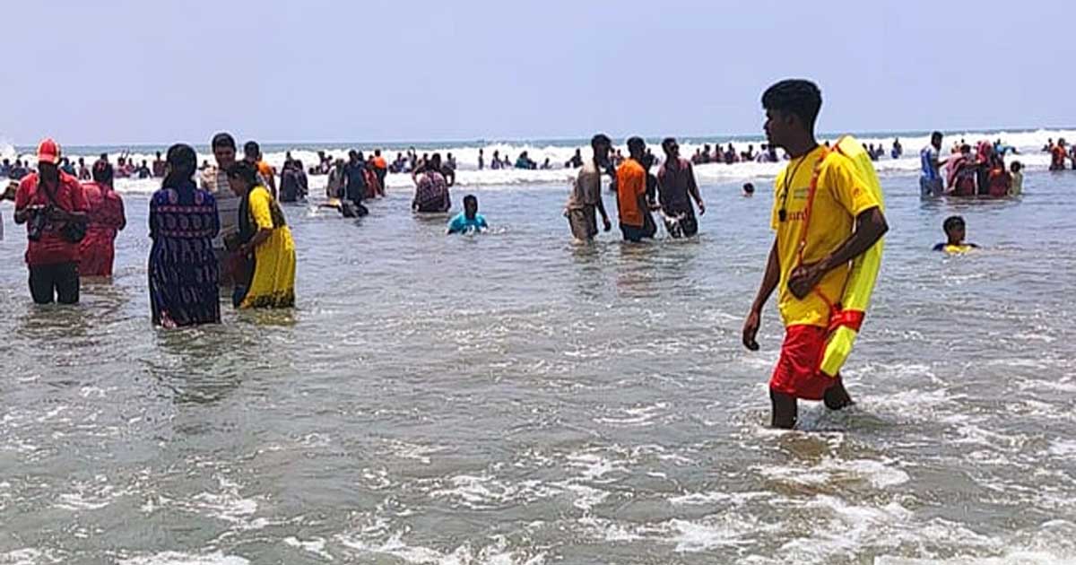 কক্সবাজার সৈকতে মৃত্যুফাঁদ ‘গুপ্ত খাল'