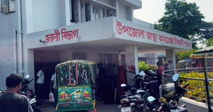 পাবনার ঈশ্বরদীতে কাভার্ডভ্যানের চাপায় তিনজন নিহত