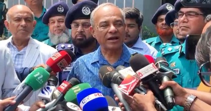 ভারী ‘মারণাস্ত্র’ থাকবে না পুলিশের কাছে : স্বরাষ্ট্র উপদেষ্টা