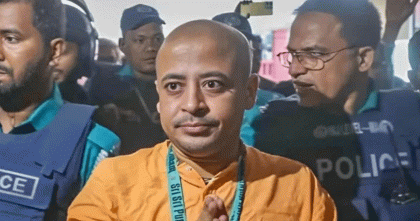চিন্ময় কৃষ্ণকে জেলগেটে জিজ্ঞাসাবাদের নির্দেশ