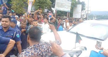 দুই উপদেষ্টার গাড়ি আটকে বিক্ষোভ, মামলায় আসামি ১৫৯