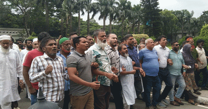 ‘ইশরাক ইশরাক’ স্লোগানে উত্তাল নগরভবন