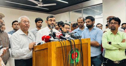 সংসদ নির্বাচন থেকে উঠে যাচ্ছে পোস্টার: ইসি সানাউল্লাহ