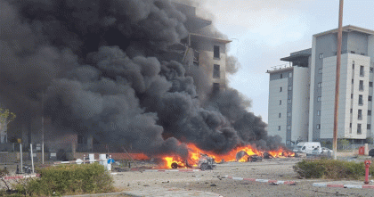 ইরানি ক্ষেপণাস্ত্রের আঘাতে দক্ষিণ ইসরায়েলে জ্বলছে আগুন