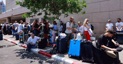 ইরান-ইসরায়েল থেকে নাগরিকদের সরানোতে ব্যস্ত বিভিন্ন দেশ