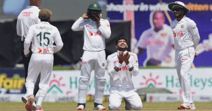 চতুর্থ দিন শেষে দ্বিতীয় ইনিংসে বাংলাদেশের সংগ্রহ ৩ উইকেটে ১৭৭ রান