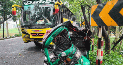 নাটোরে বাস-অটোরিকশার সংঘর্ষে ৪ জন নিহত