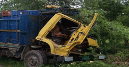 মীরসরাইয়ে লরির পেছনে ট্রাকের ধাক্কায় ২ জন নিহত