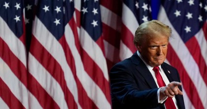 ইরানের ক্ষমতা পরিবর্তনের ইঙ্গিত দিলেন ট্রাম্প