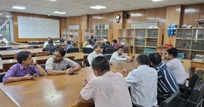 সচিবালয়ে ২ ঘণ্টার কর্মবিরতিতে কর্মচারীরা