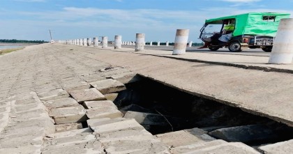 শাহপরীরদ্বীপ সড়ক ৬৭ কোটি টাকায় সংস্কারের দুই বছরেই ধস